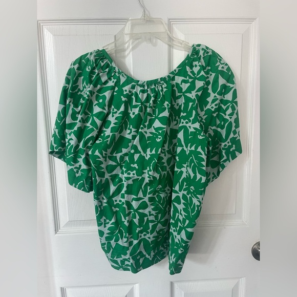 Never worn Green Floral Women's Top size Medium Free Assembly wide sleeves - Picture 7 of 7